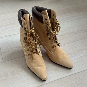 Vintage NWOT Manolo Blahnik Oklamod Kitten Heel Lace Ankle Bootie J.Lo Boots 38